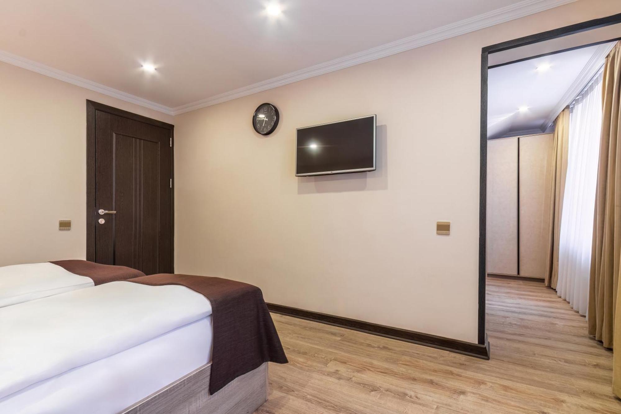 Deluxe City Hotel Bakoe Buitenkant foto